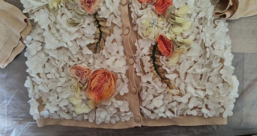 ブルーガール　ブルマリン　豪華花柄刺繍 ベージュ カーディガン