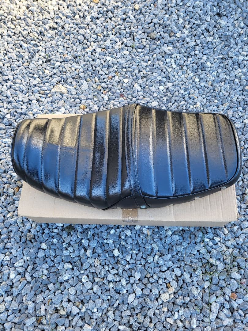ＺＲＸ４００　鋲打ち　黒皮　タックロールシート　/ ZRX2 ZR400E