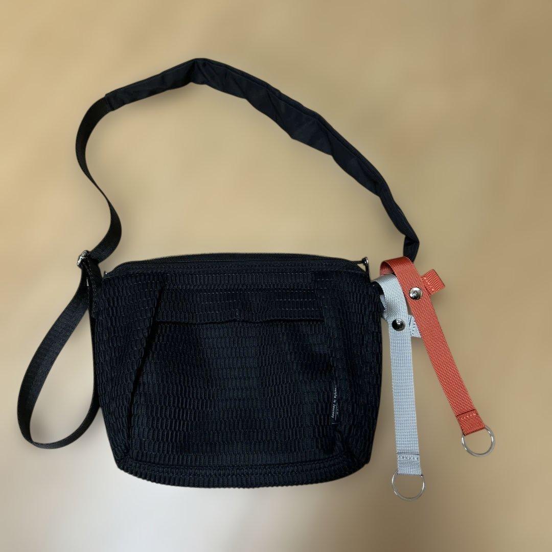 【美品】エディータ　ボディバッグ　Mサイズ