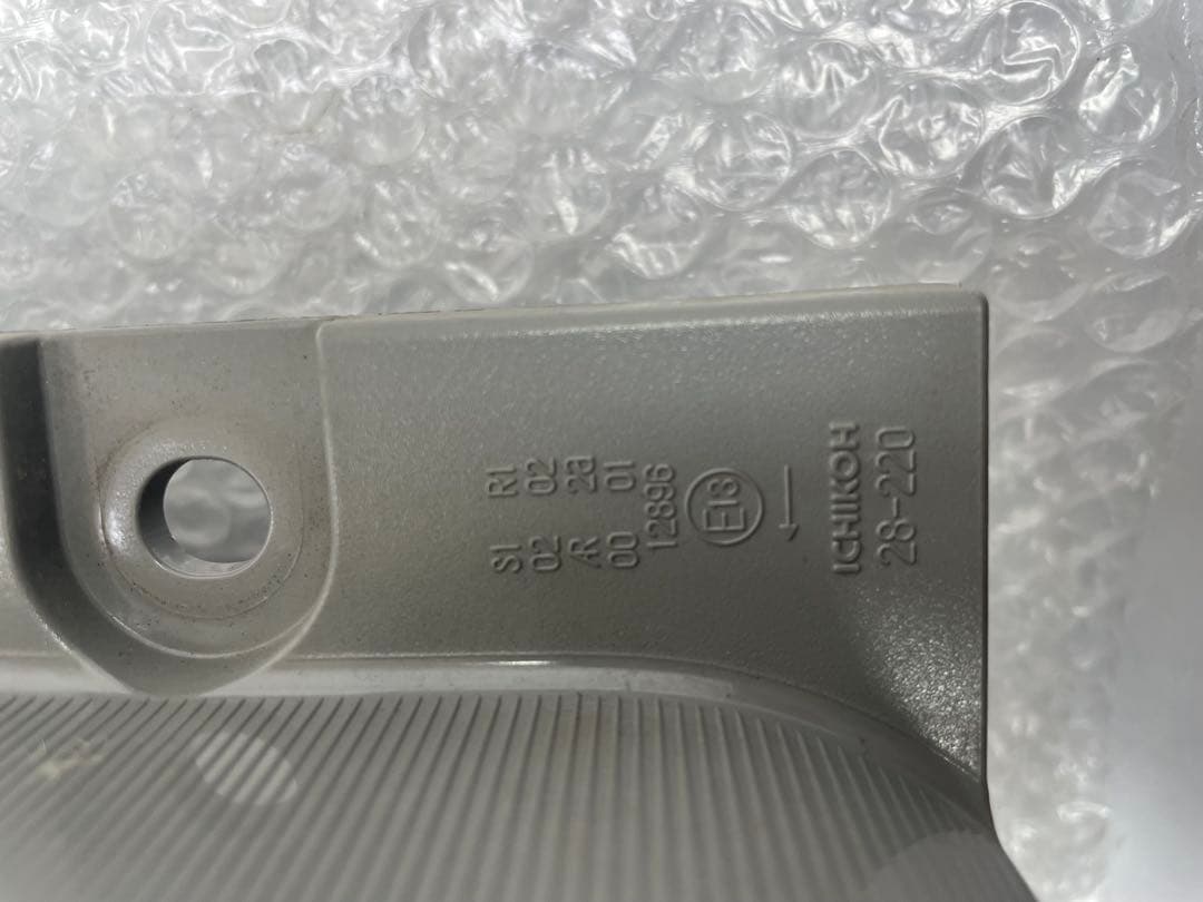 ヴォクシー DBA-ZRR70W 左テールランプ　イチコ 28-220 か59