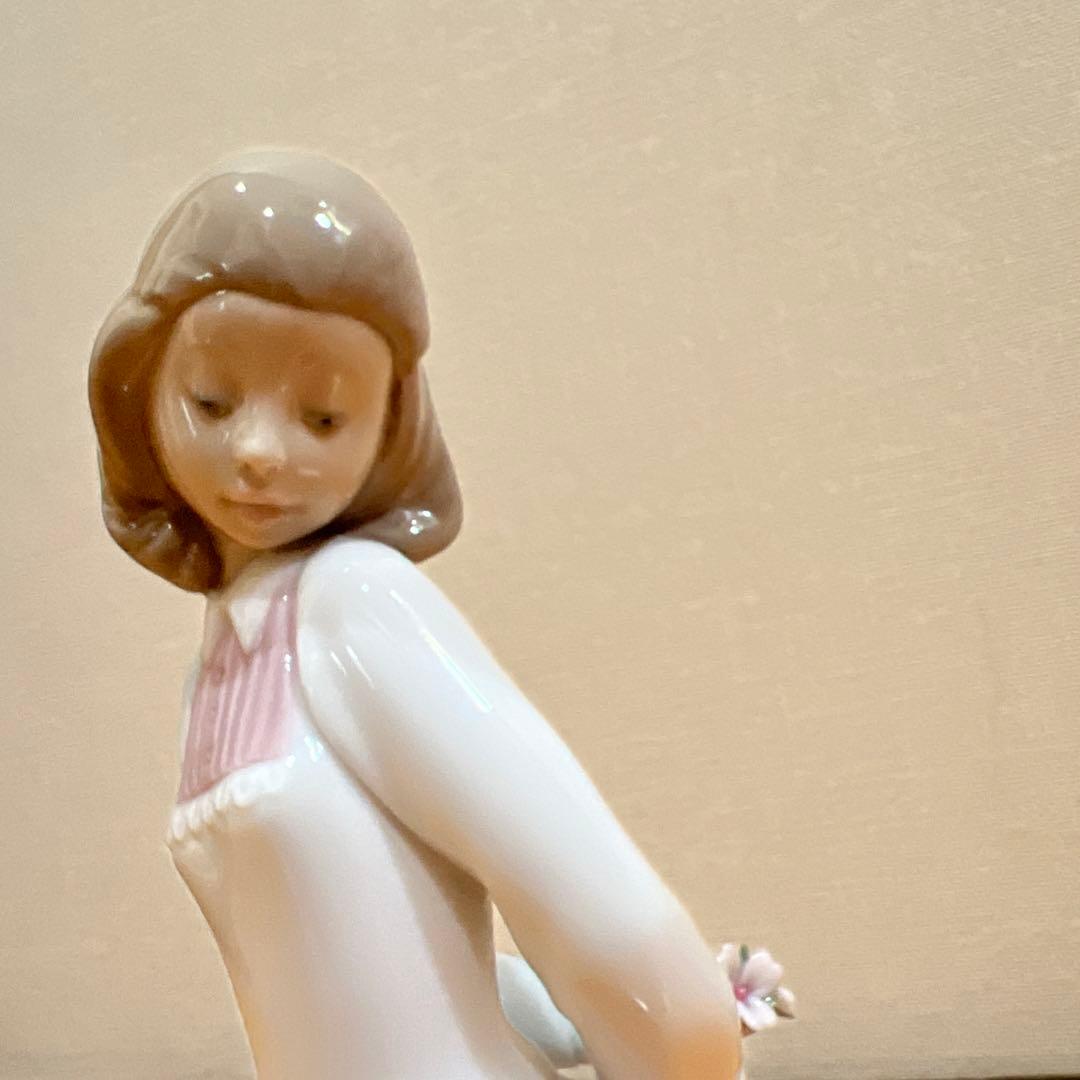 【送料込み】リヤドロ LLADRO 6754 「愛の恥じらい」