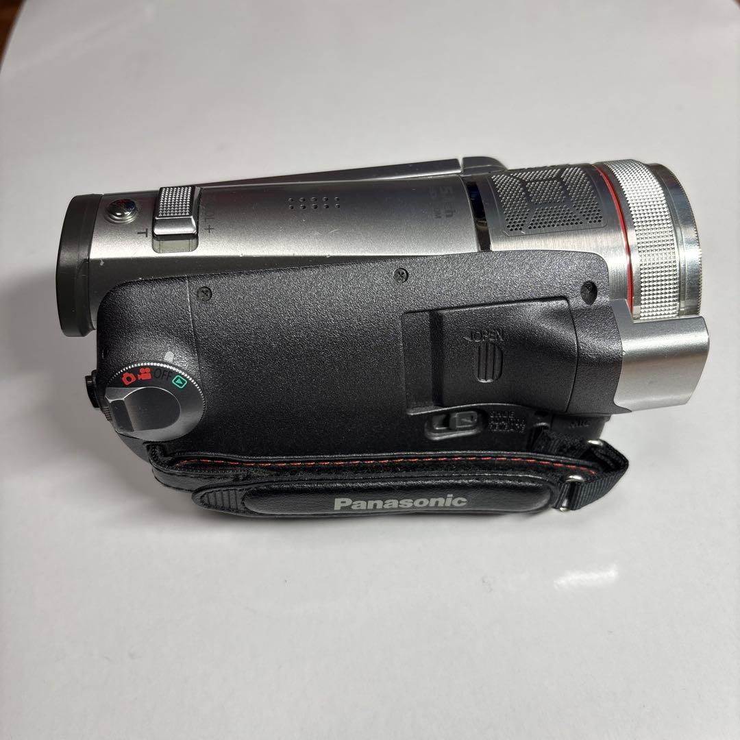 Panasonic HDC-TM300 ビデオカメラ 本体　　三脚付き