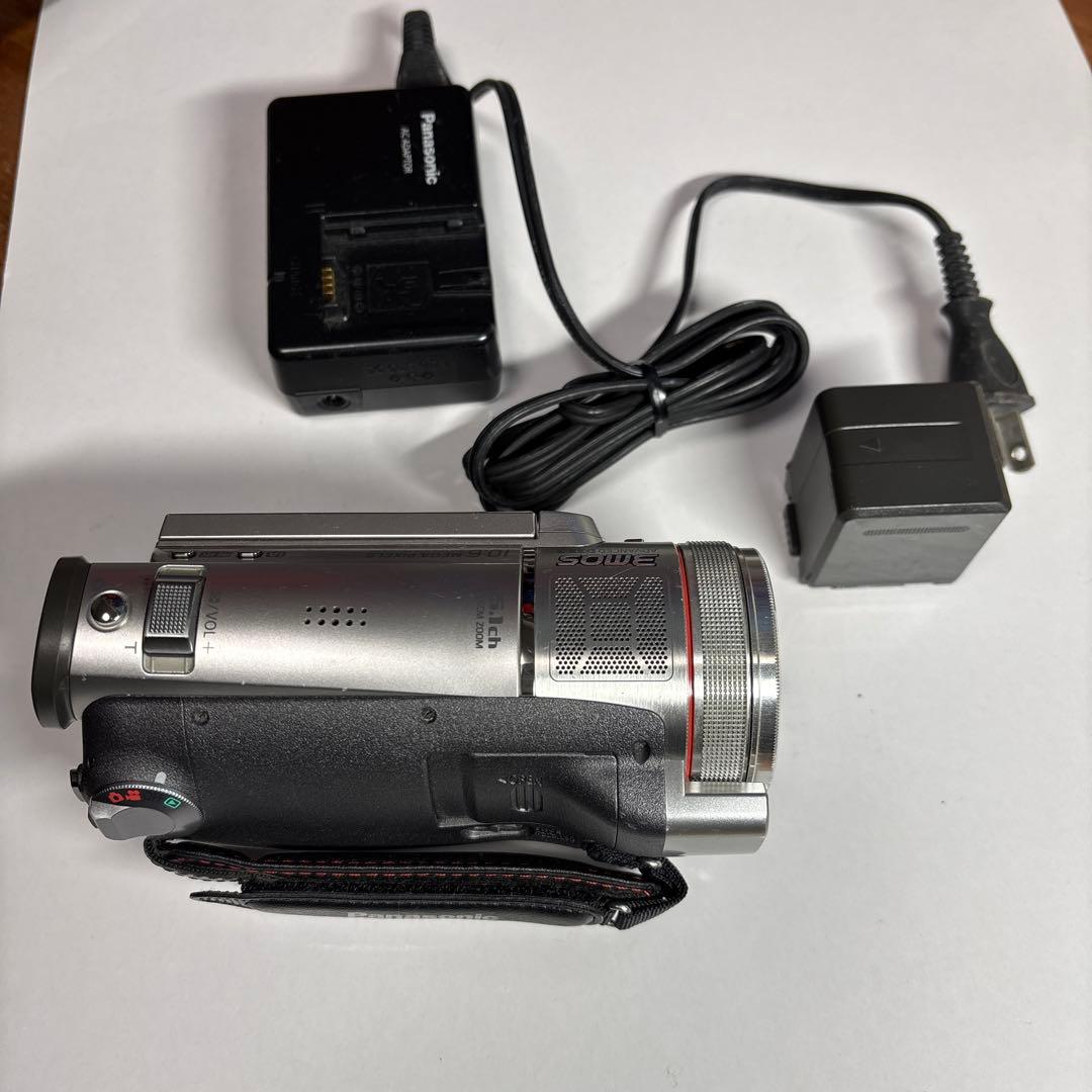 Panasonic HDC-TM300 ビデオカメラ 本体　　三脚付き