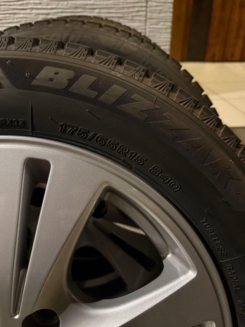 週末限定価格！ブリヂストン VRX3 175/65R15 スタッドレスタイヤ