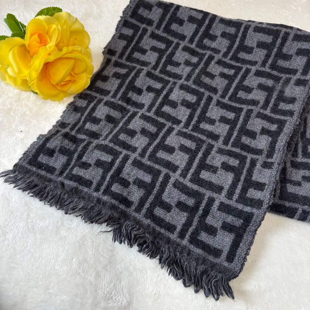 【美品✨】フェンディ マフラー ズッカ柄 ウール 黒 グレー