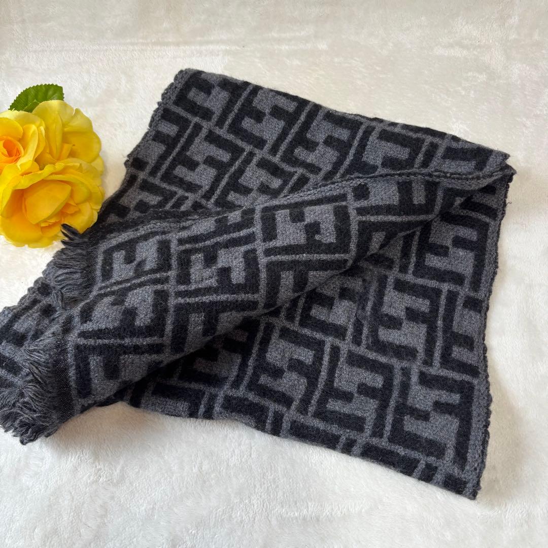 【美品✨】フェンディ マフラー ズッカ柄 ウール 黒 グレー