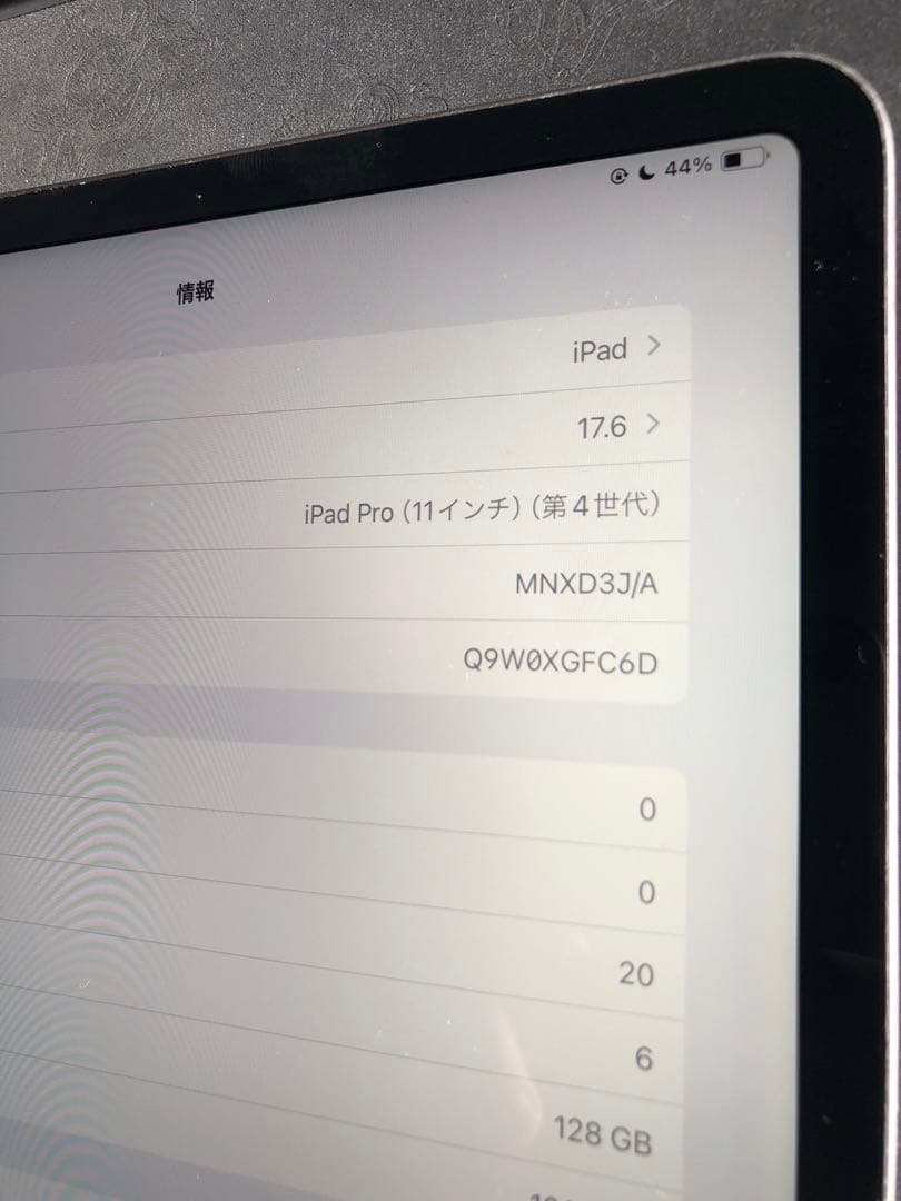 M*u様 定価17万　iPad Pro 11インチ 第4世代 M2 クリスタ　液
