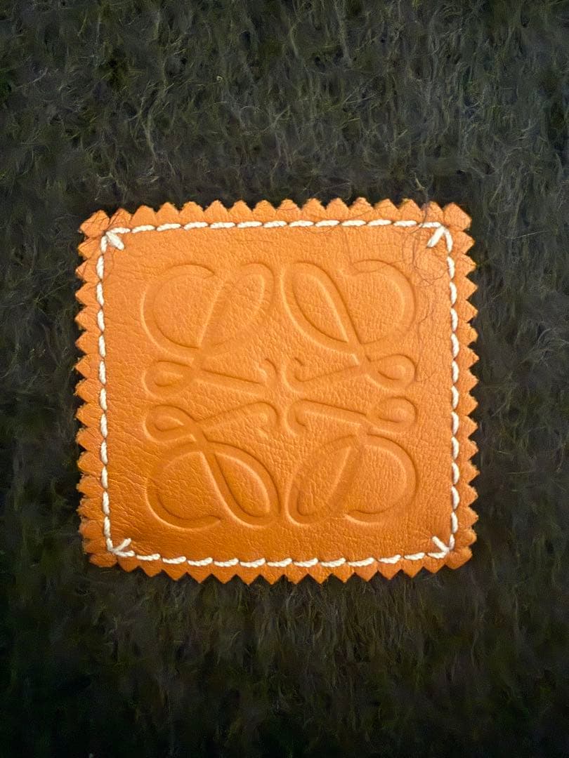 LOEWE ブラック マフラー