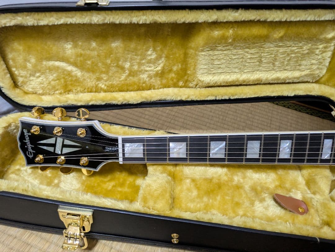 epiphone inspired by gibson custom　LPC
