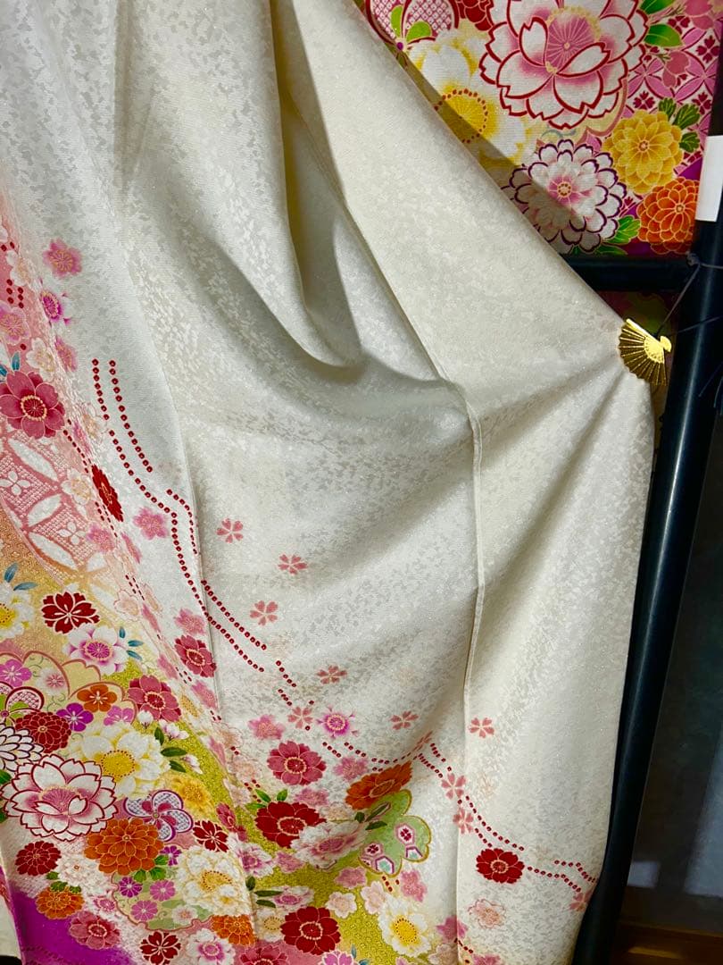 ツインズ☆218000円華やかな花模様お仕立て品振袖☆身丈155.5cm
