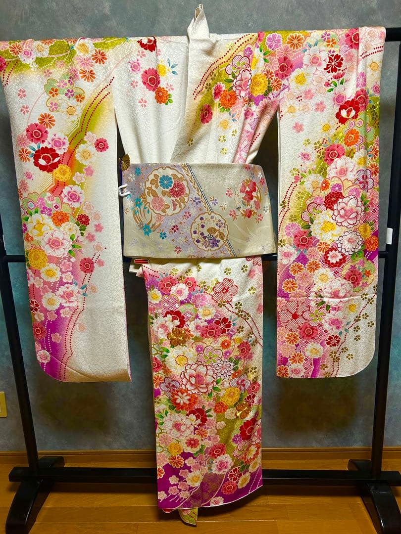 ツインズ☆218000円華やかな花模様お仕立て品振袖☆身丈155.5cm