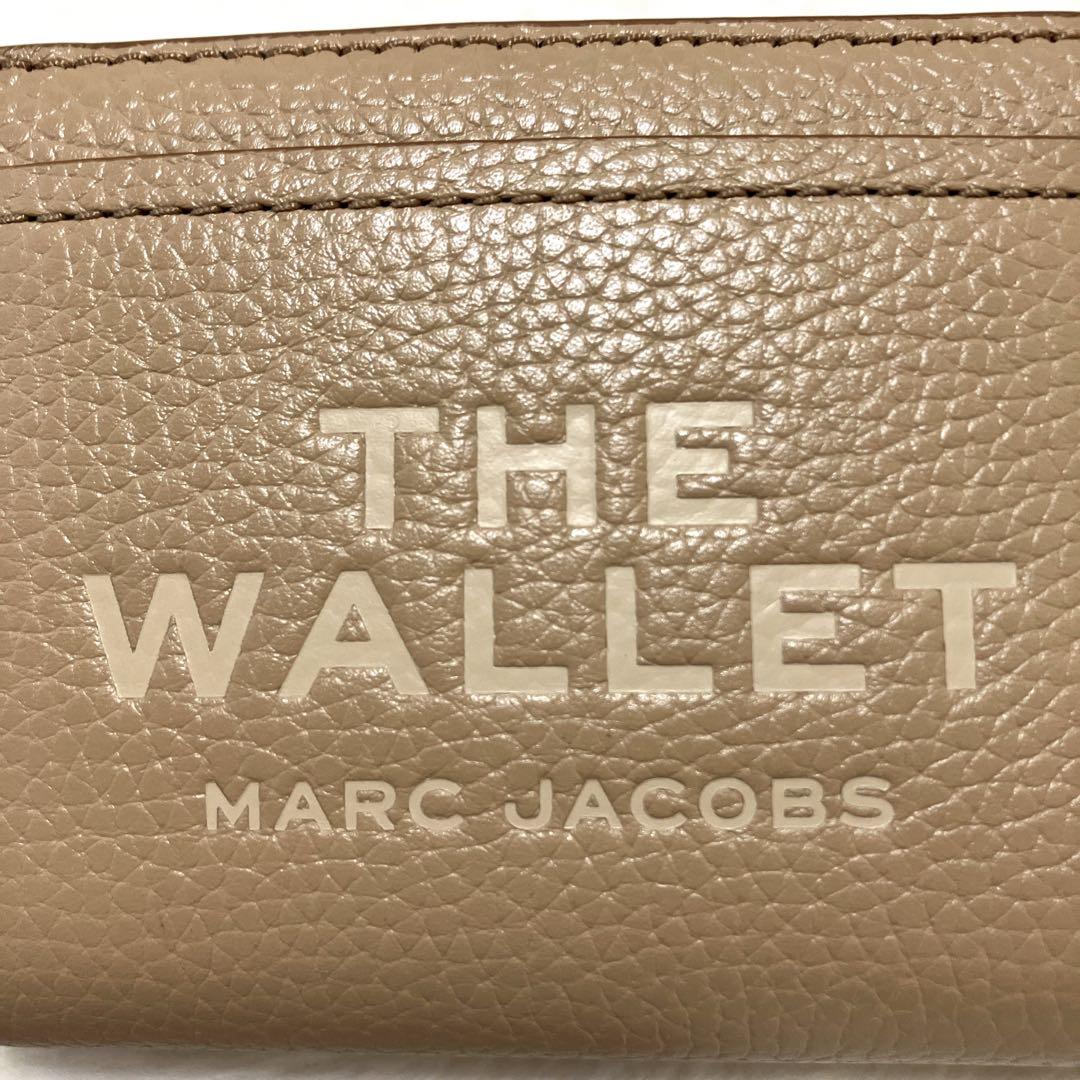 未使用級　マークジェイコブス　二つ折り財布　ザ　レザーミニコンパクトウォレット