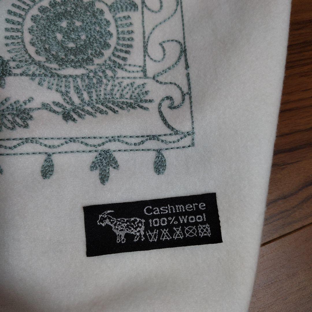 *ふたごっぴです*ホワイトカシミヤ　大判ストール　総刺繍　カシミヤ100%