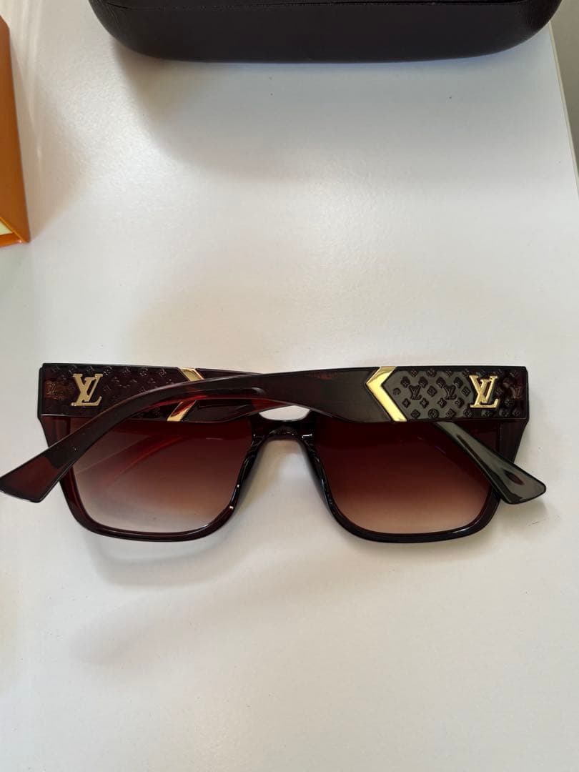 Louis Vuitton 刻印 サングラス　箱&メガネケース付き