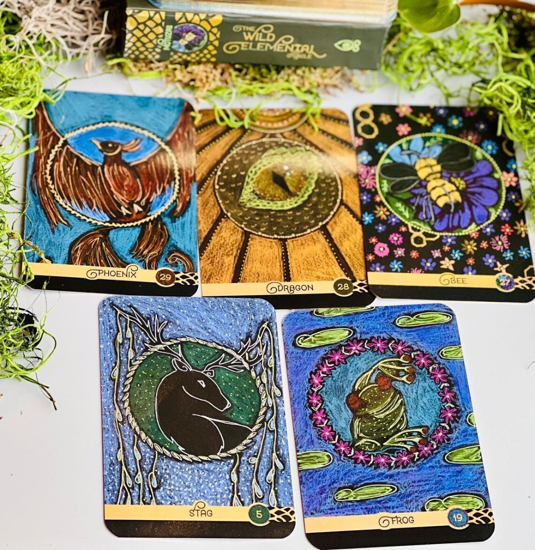 【正規品オラクルカード】希少品✨ミステリアスで神秘的な動物たちのデッキ／金縁