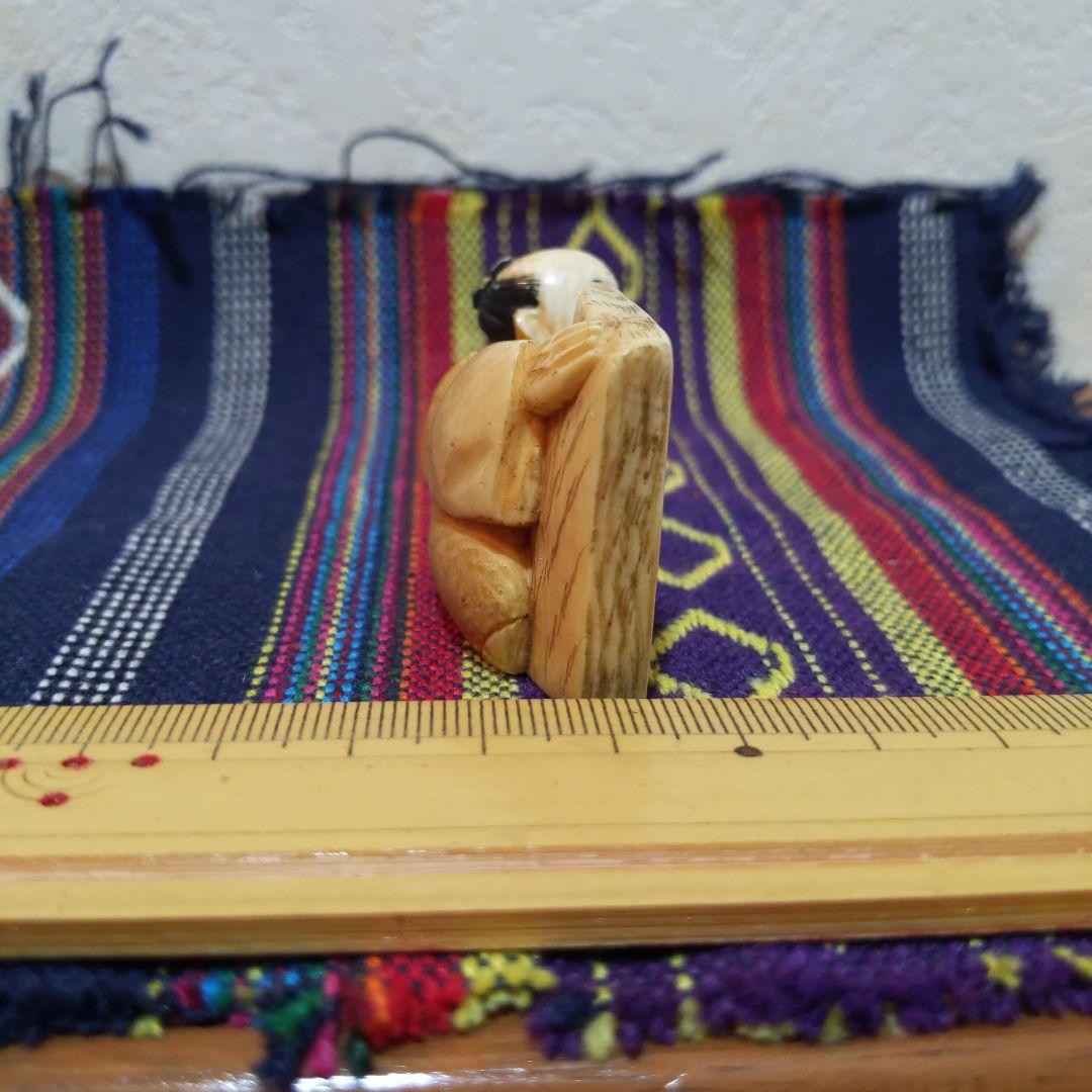 時代提げ物 人物根付 天然素材 在銘【江戸職人】高さ約3.3cm 重さ約40ｇ