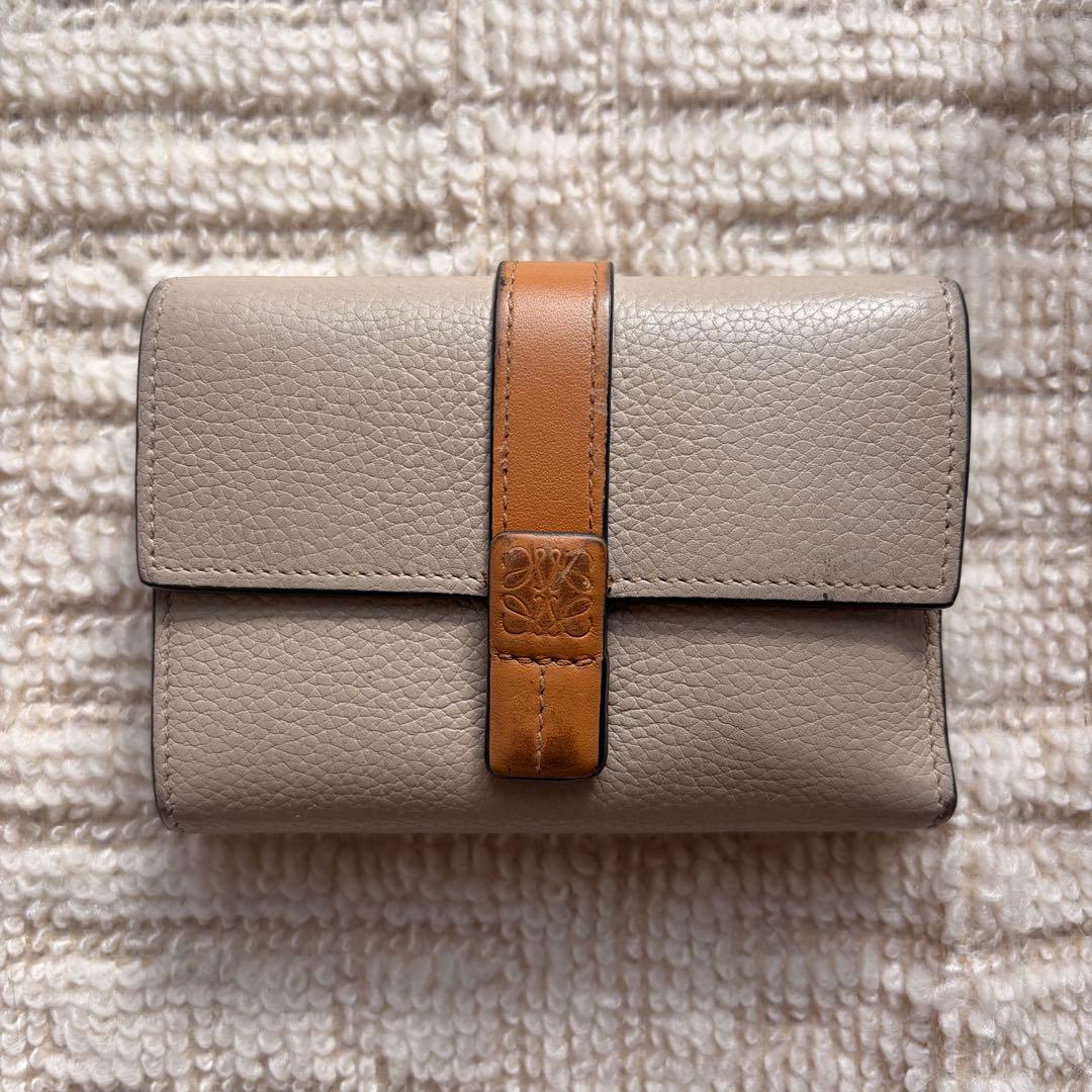 LOEWE ベージュ 三つ折り財布　財布