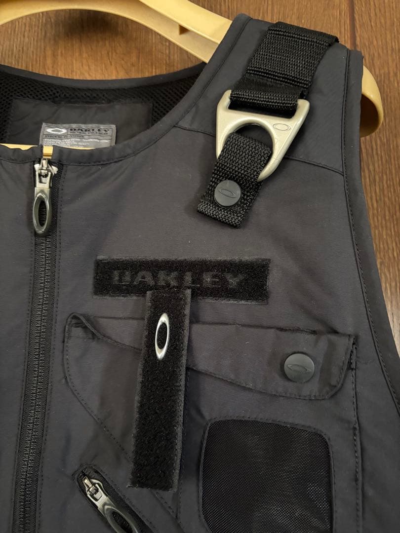 ハ*ル様 OLDオークリーOakley黒ミニタリーパラシュート多機能ベストL-X