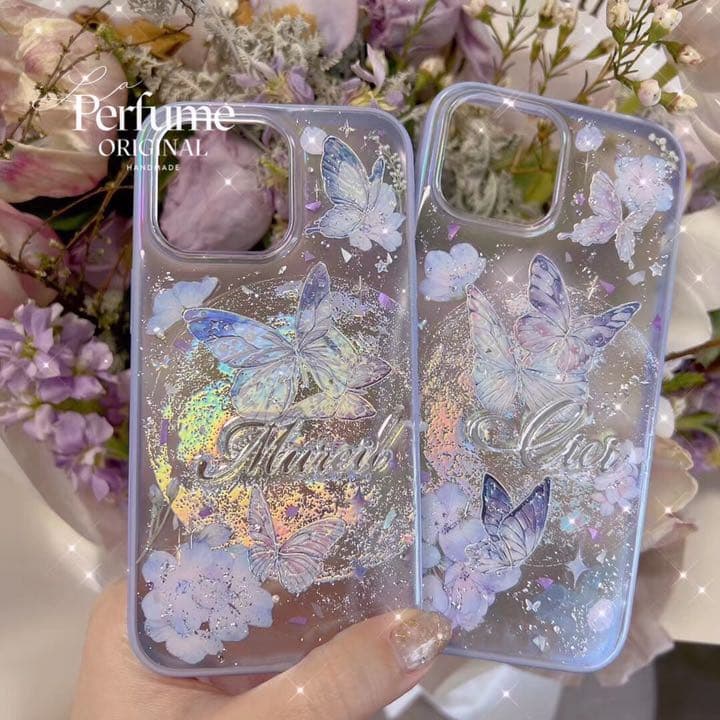 バタフライ✨名入れ♡キラキラ✨レインボー 花 イニシャル フチiPhoneケース