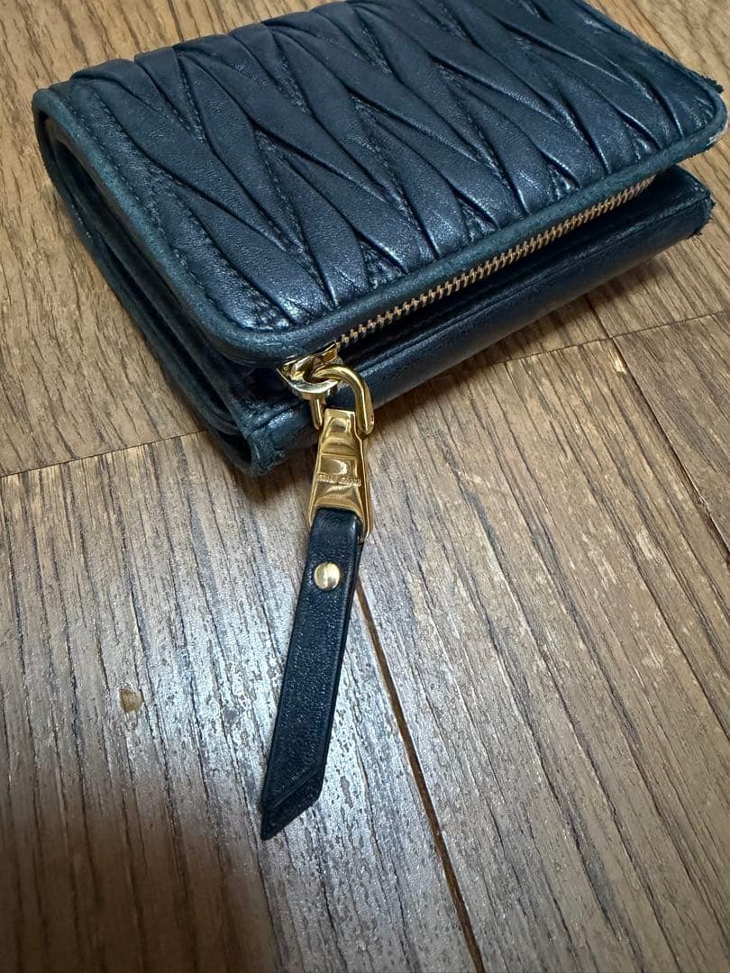 MIU MIU マテラッセ ブラック 二つ折り財布