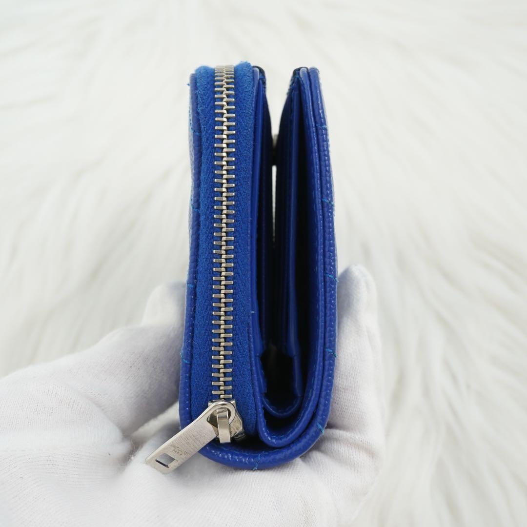 ほぼ未使用品　箱付き　SAINT LAURENT 二つ折り財布　レザー　YSL柄