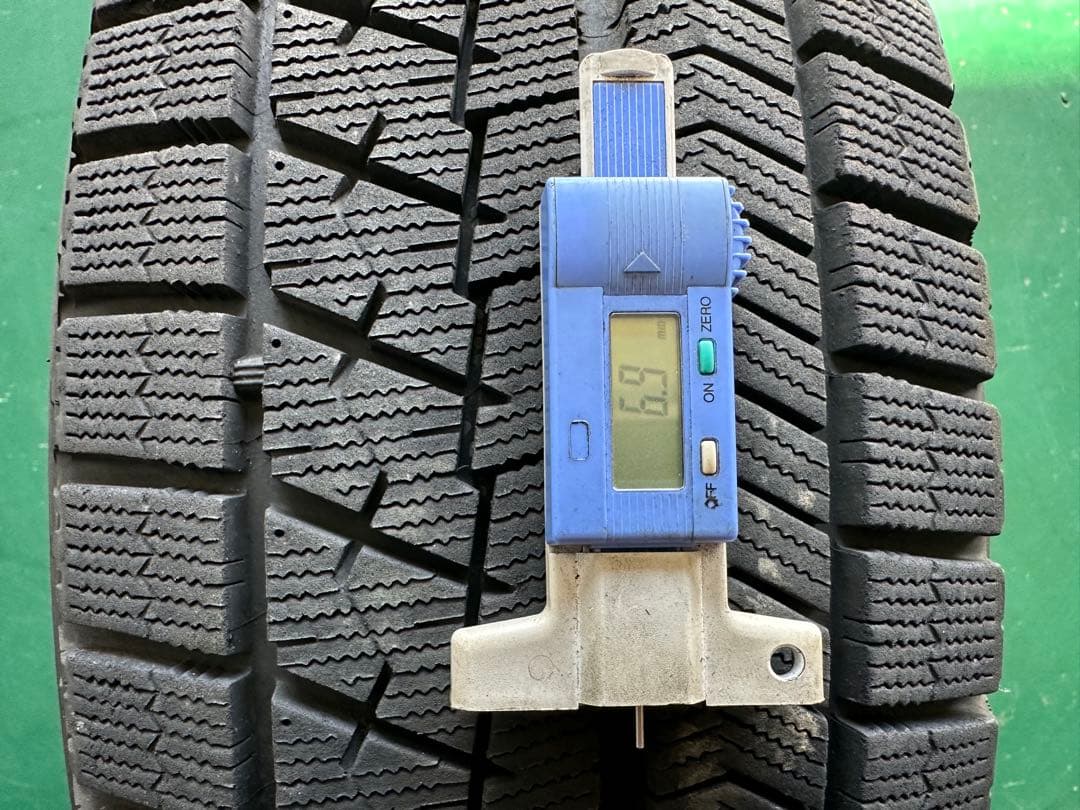 ブリヂストンBLIZZAK 215/60R16 VRX2 4本