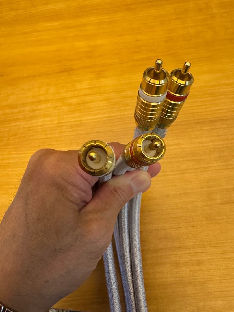 RCAケーブル ACROTEC 1.5m （CDとアンプの接続で使用）