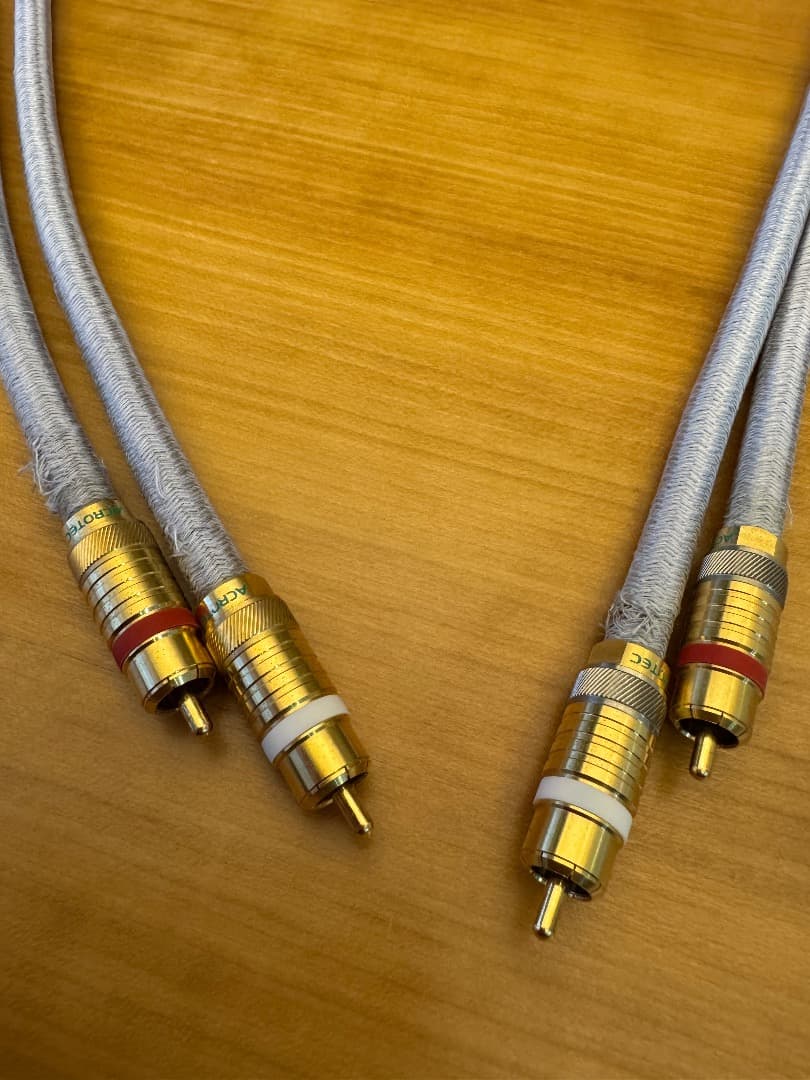 RCAケーブル ACROTEC 1.5m （CDとアンプの接続で使用）