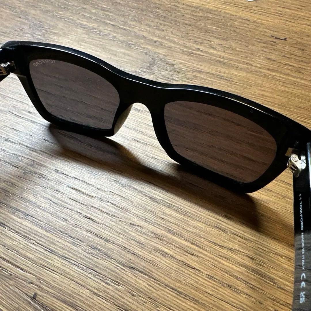 正規品・TOM FORD トムフォード　TF1062 ブラック サングラス
