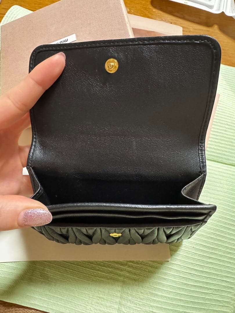 miumiu 二つ折り財布 ブラック