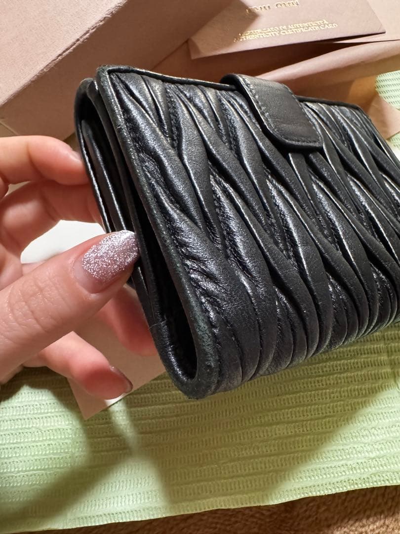 miumiu 二つ折り財布 ブラック