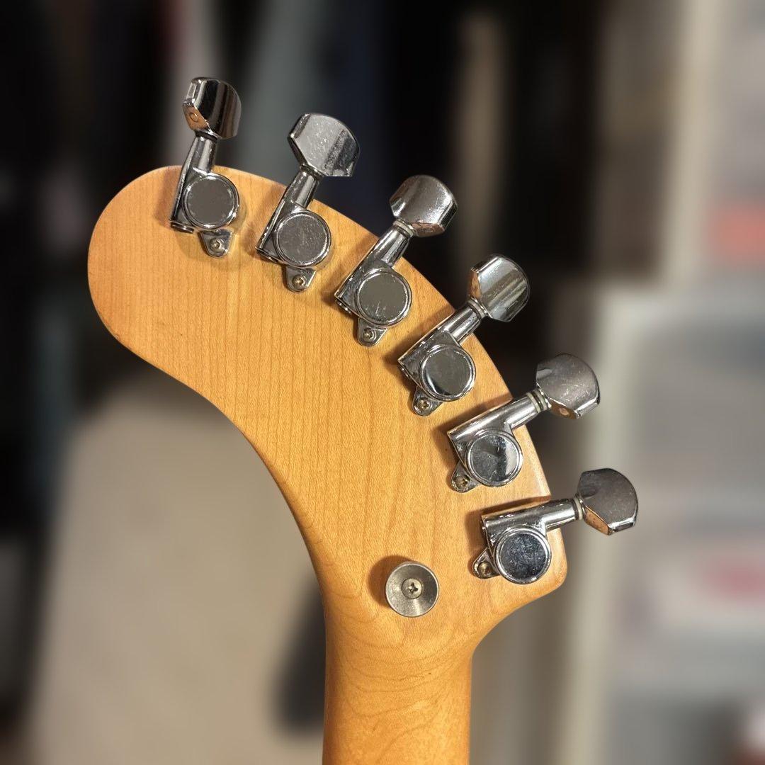Fernandes zo-3レッドエレキギター