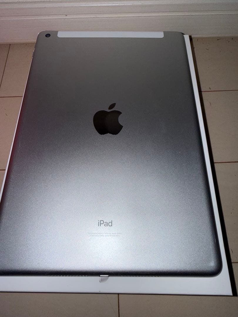 【極美品】iPad 第9世代 Cellular 64GB シルバー