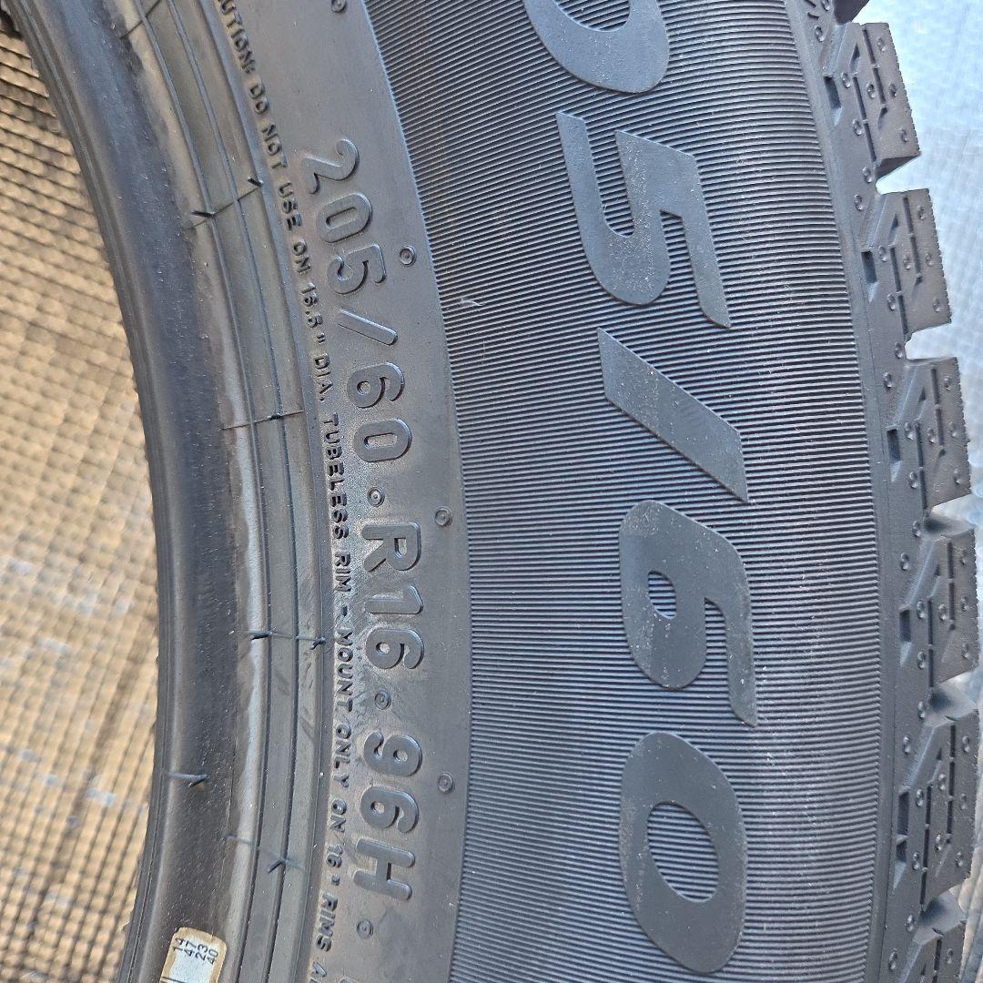 スタッドレス　205/60R16 ピレリ　新品４本セット