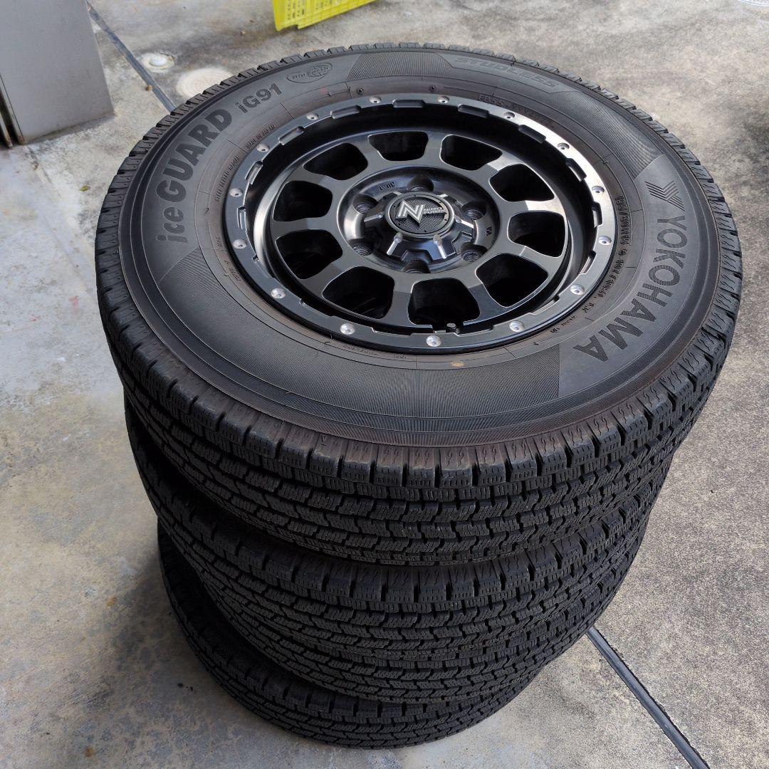 美品　ハイエース　ナイトロパワー ヨコハマスタッドレス４本セット　 溝10ミリ