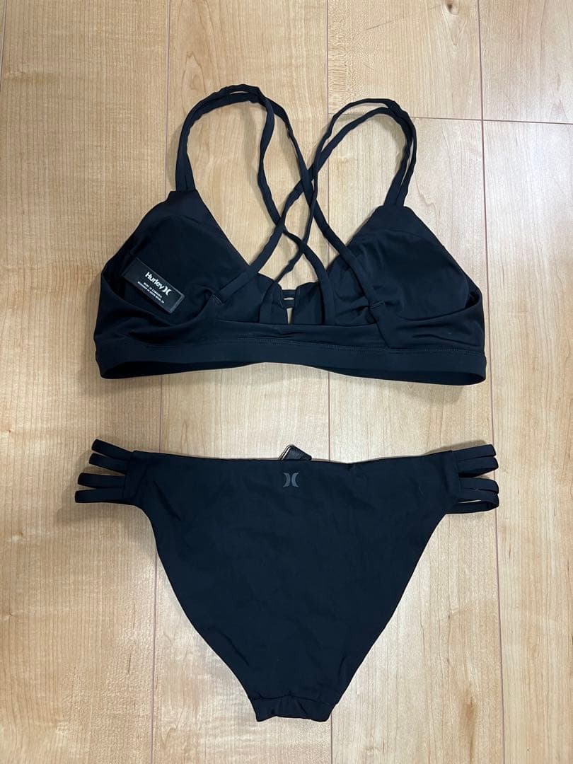 Hurley ブラックビキニとショートパンツセット
