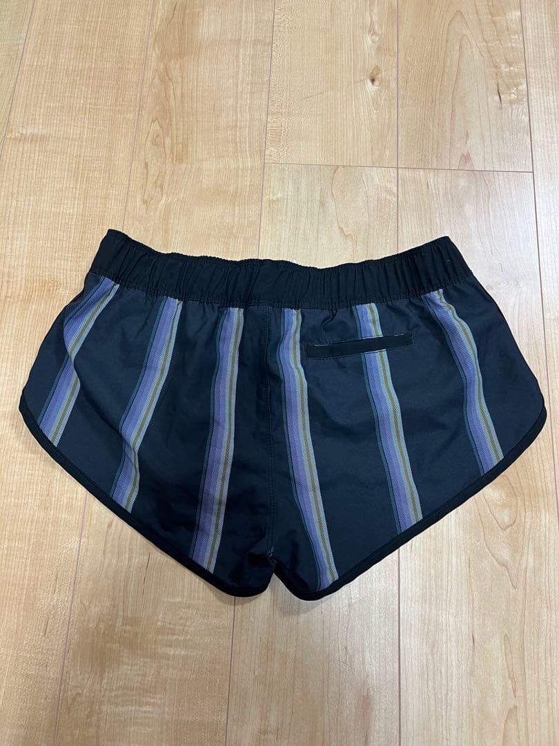 Hurley ブラックビキニとショートパンツセット