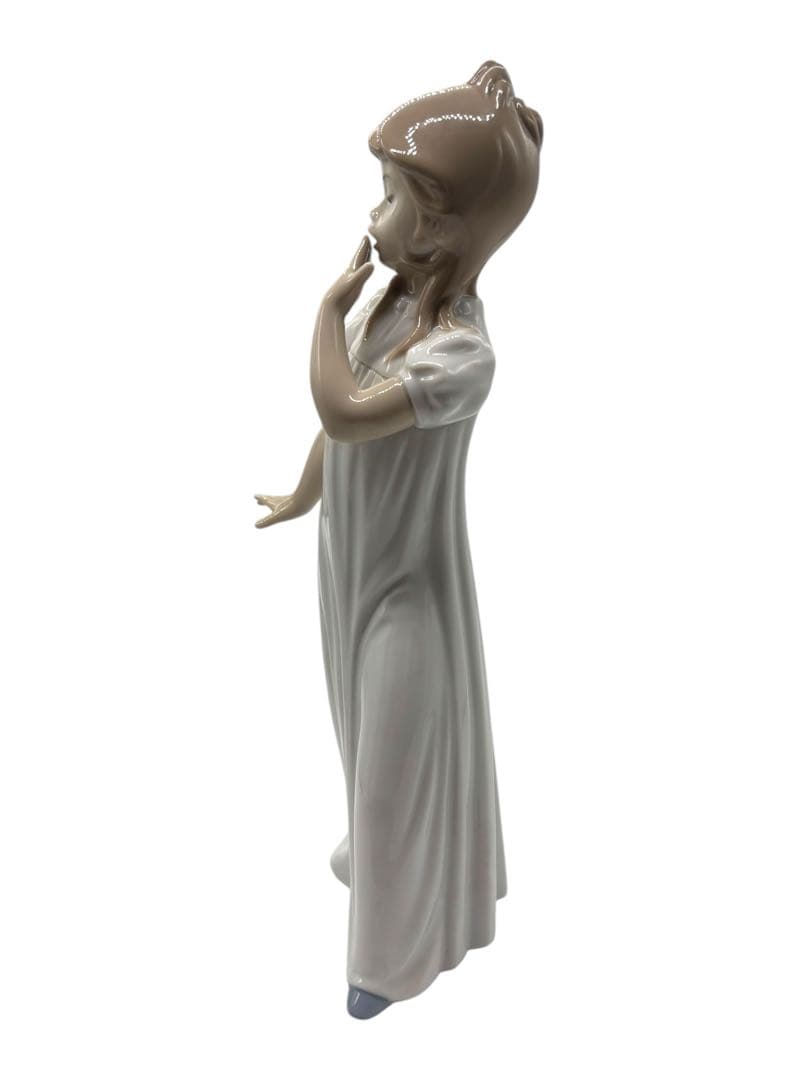 リヤドロ Lladro Nao by Lladro Girl Yawning