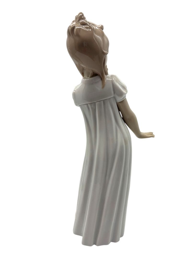 リヤドロ Lladro Nao by Lladro Girl Yawning