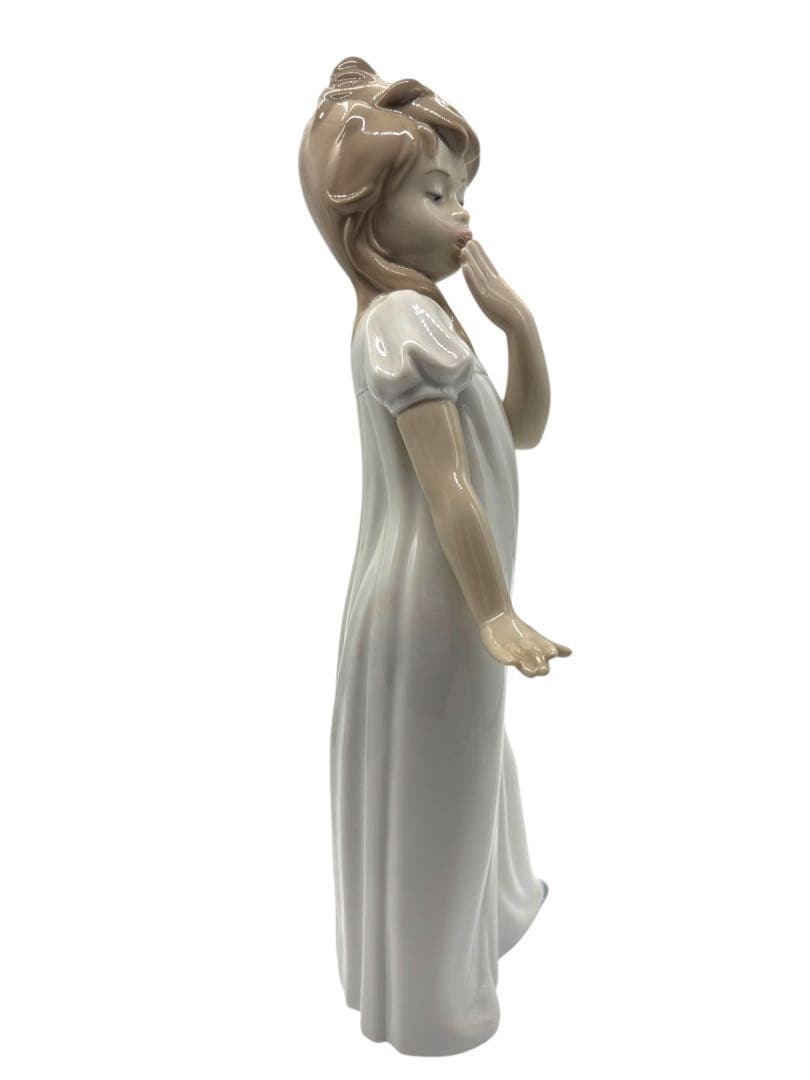 リヤドロ Lladro Nao by Lladro Girl Yawning