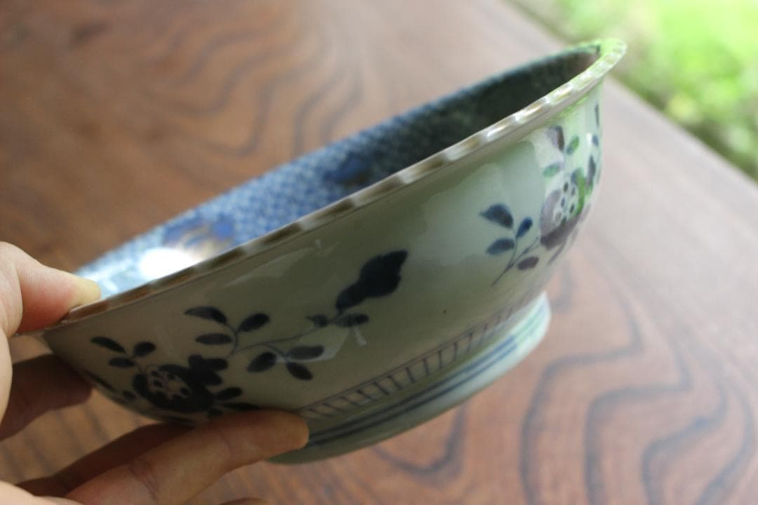 繊細な輪花デザインに華やかな金彩色絵の映える伊万里大鉢（検古伊万里九谷菓子鉢