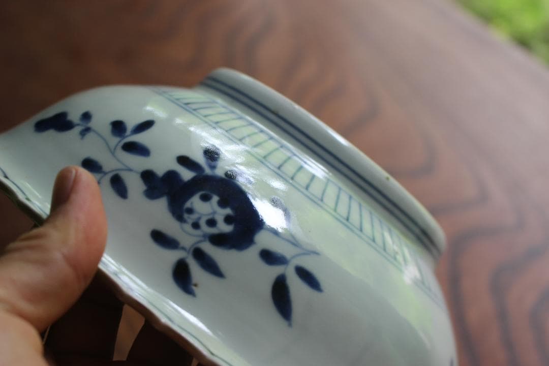繊細な輪花デザインに華やかな金彩色絵の映える伊万里大鉢（検古伊万里九谷菓子鉢