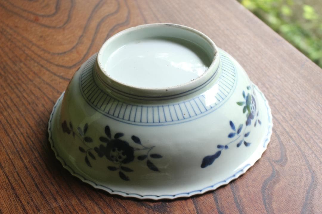 繊細な輪花デザインに華やかな金彩色絵の映える伊万里大鉢（検古伊万里九谷菓子鉢
