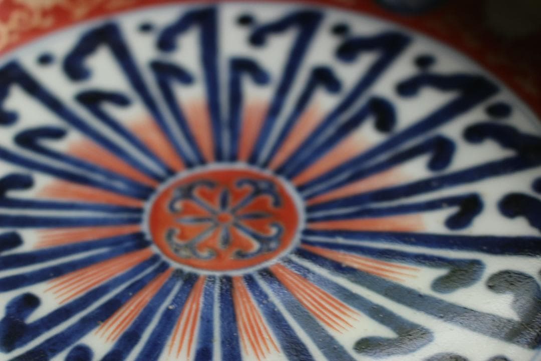 繊細な輪花デザインに華やかな金彩色絵の映える伊万里大鉢（検古伊万里九谷菓子鉢