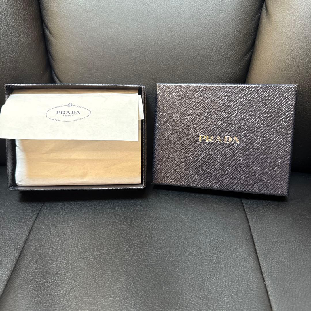 prada プラダ 財布