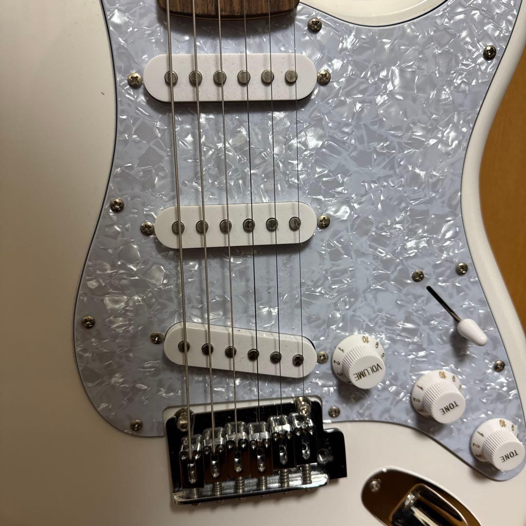 ギター Squier by Fender stratocaster White