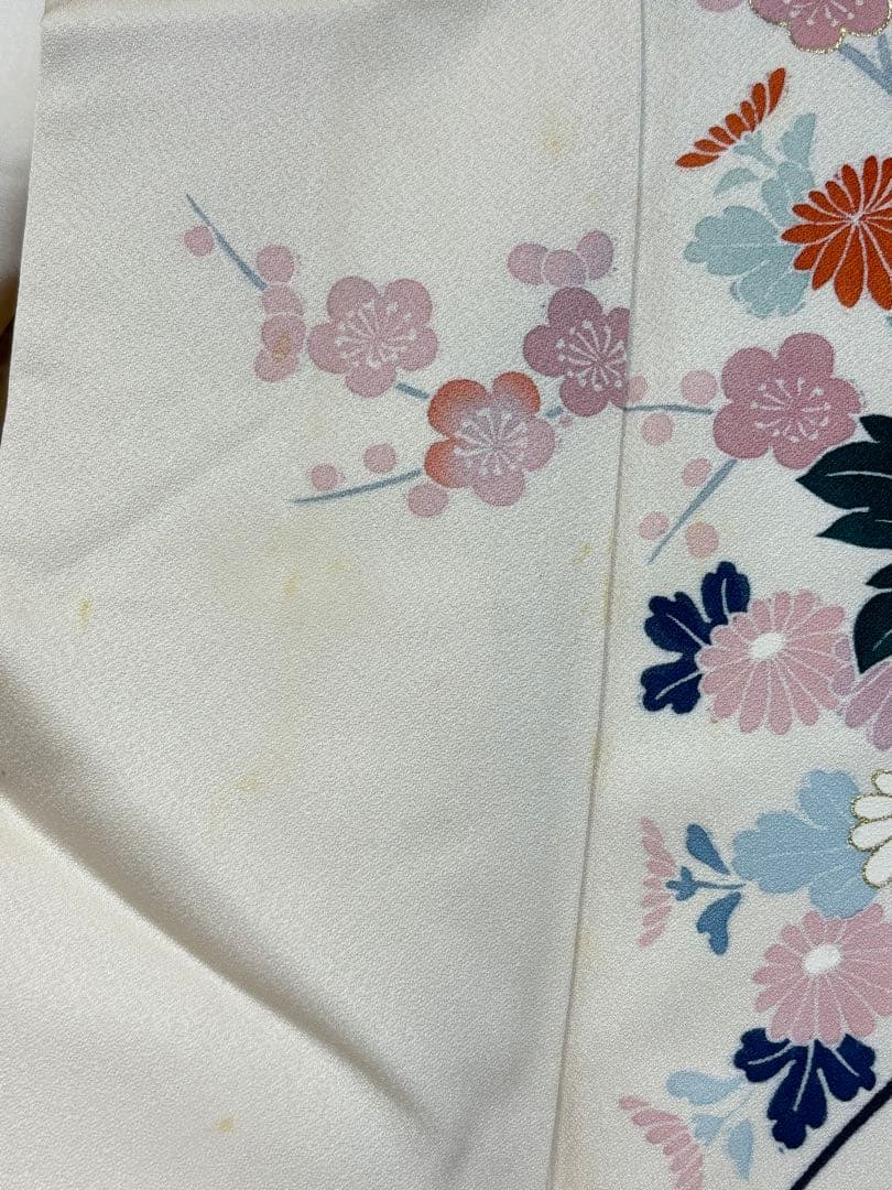 【なでしこ】正絹　振袖　クリーム色　古典柄　金駒刺繍　k1233
