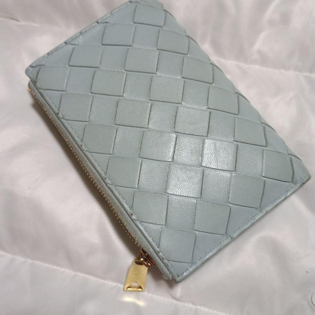 ボッテガヴェネタ　BOTTEGA VENETA　二つ折り　ミントグリーン　水色