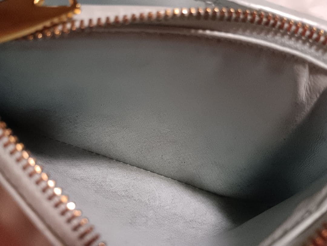 ボッテガヴェネタ　BOTTEGA VENETA　二つ折り　ミントグリーン　水色