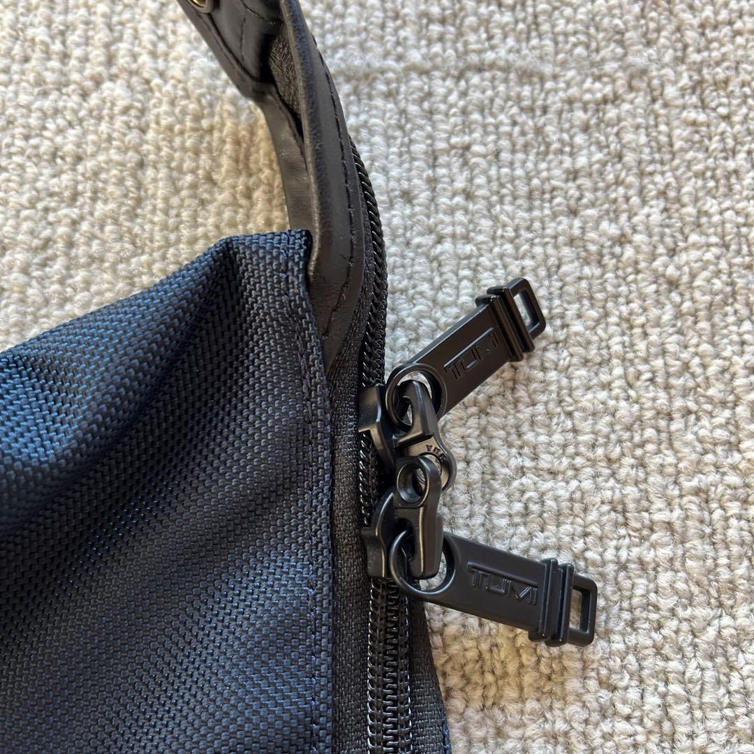 TUMI ボストンバッグ ネイビー　エクスパンダブル